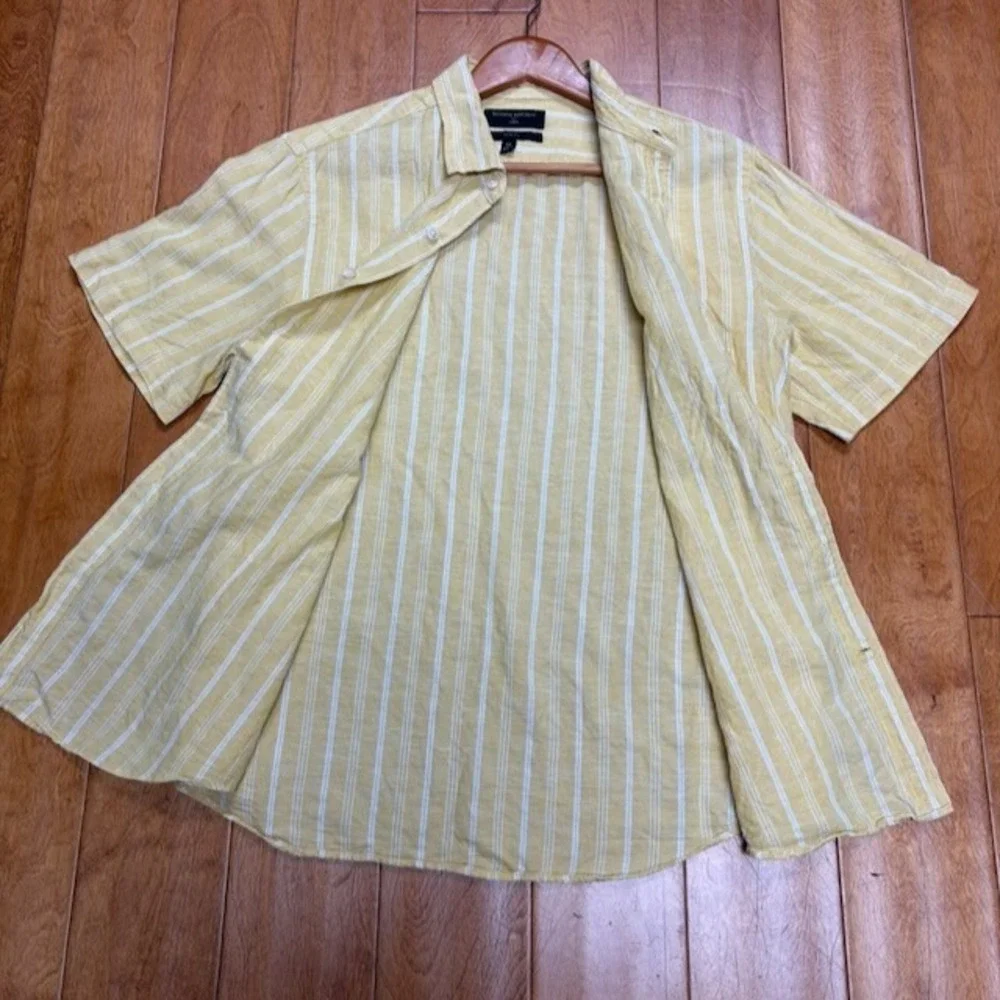 Banana Republic features linen